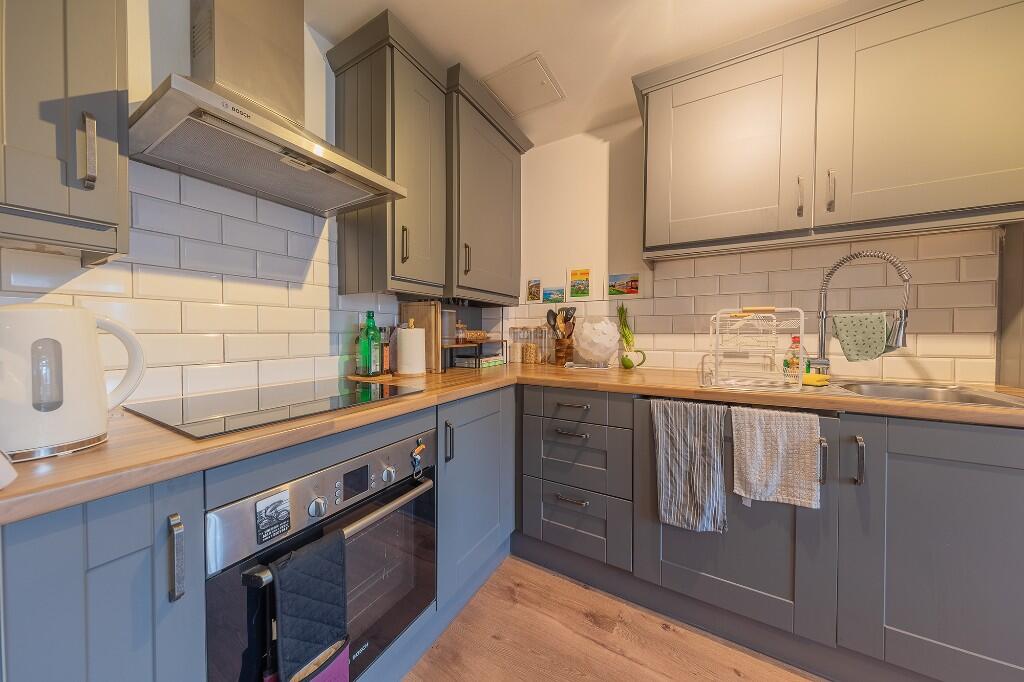 21 28, Alfred Knight Way photo 4