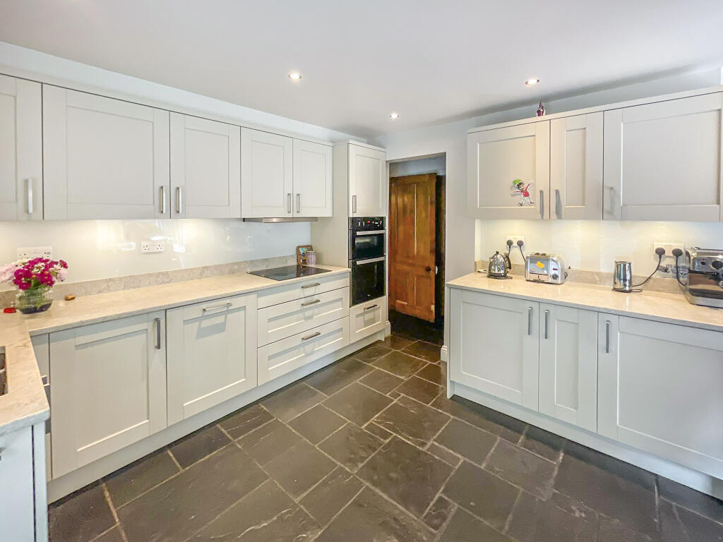 House in Wakefield - View 3