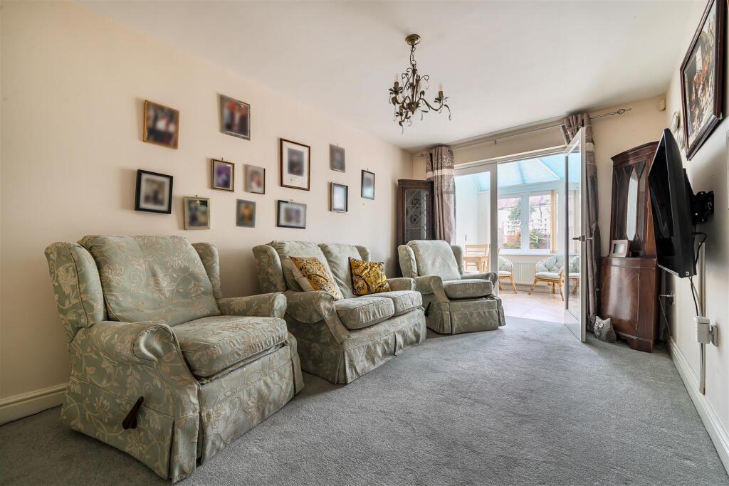 Longfield Place, Maidstone photo 2