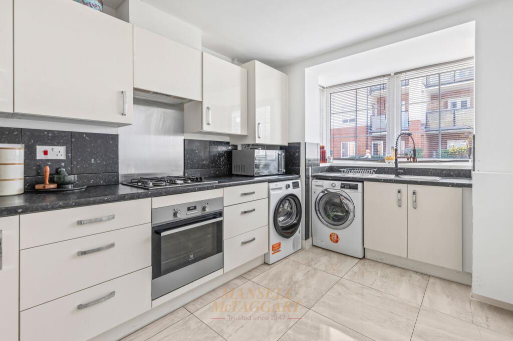 Percivale Close, Crawley, RH11 - View 3