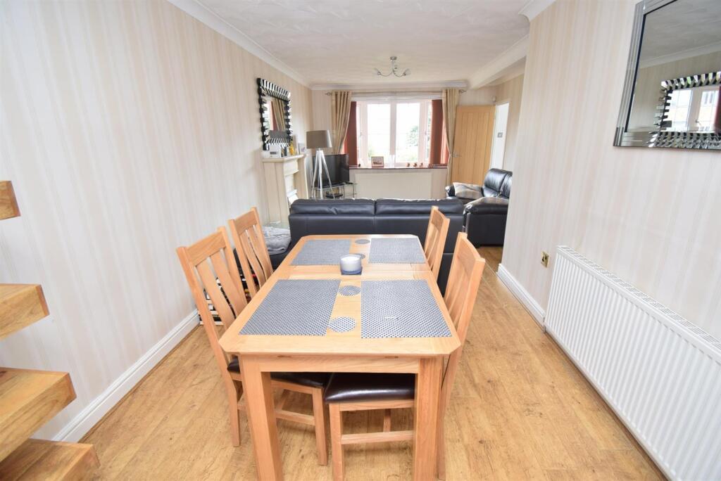 House in Wakefield - View 4