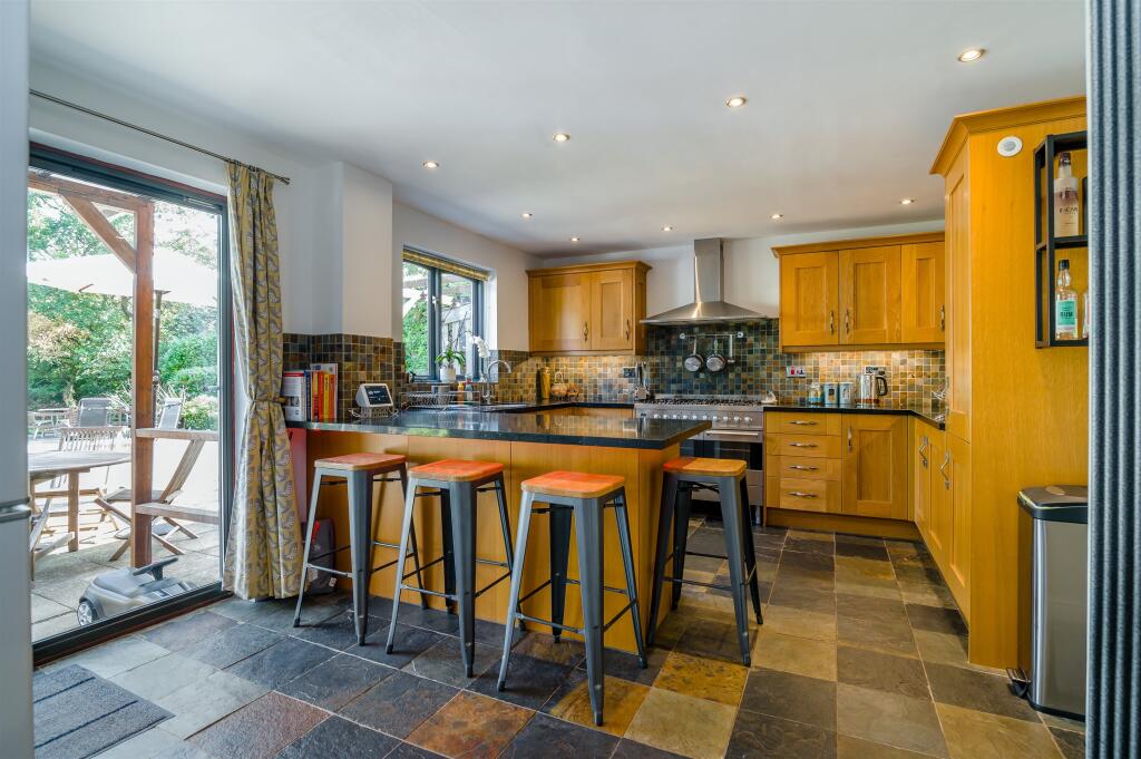 House in Newport - View 3