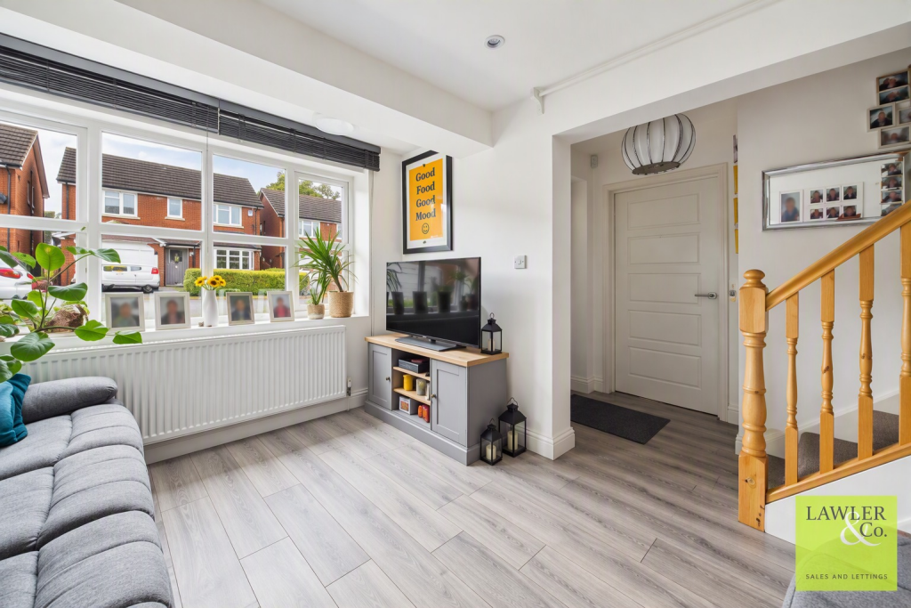 House in Tameside, Greater Manchester - More
