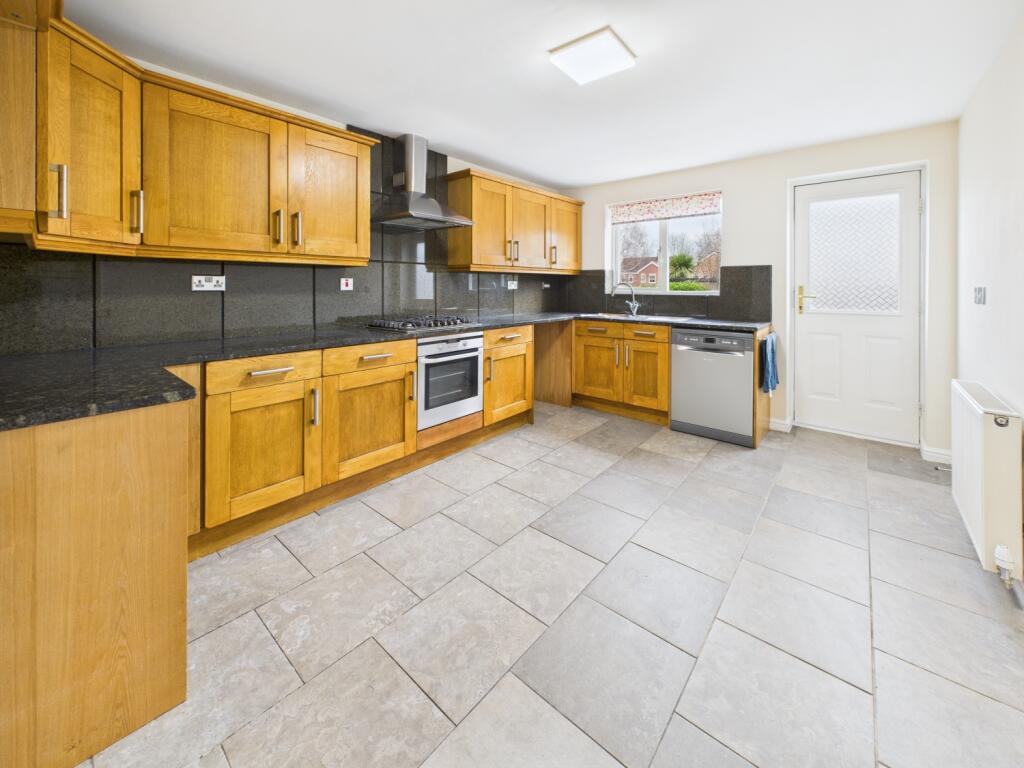 Damson Croft, Hollingwood, Chesterfield, Derbyshire, S43 photo 4