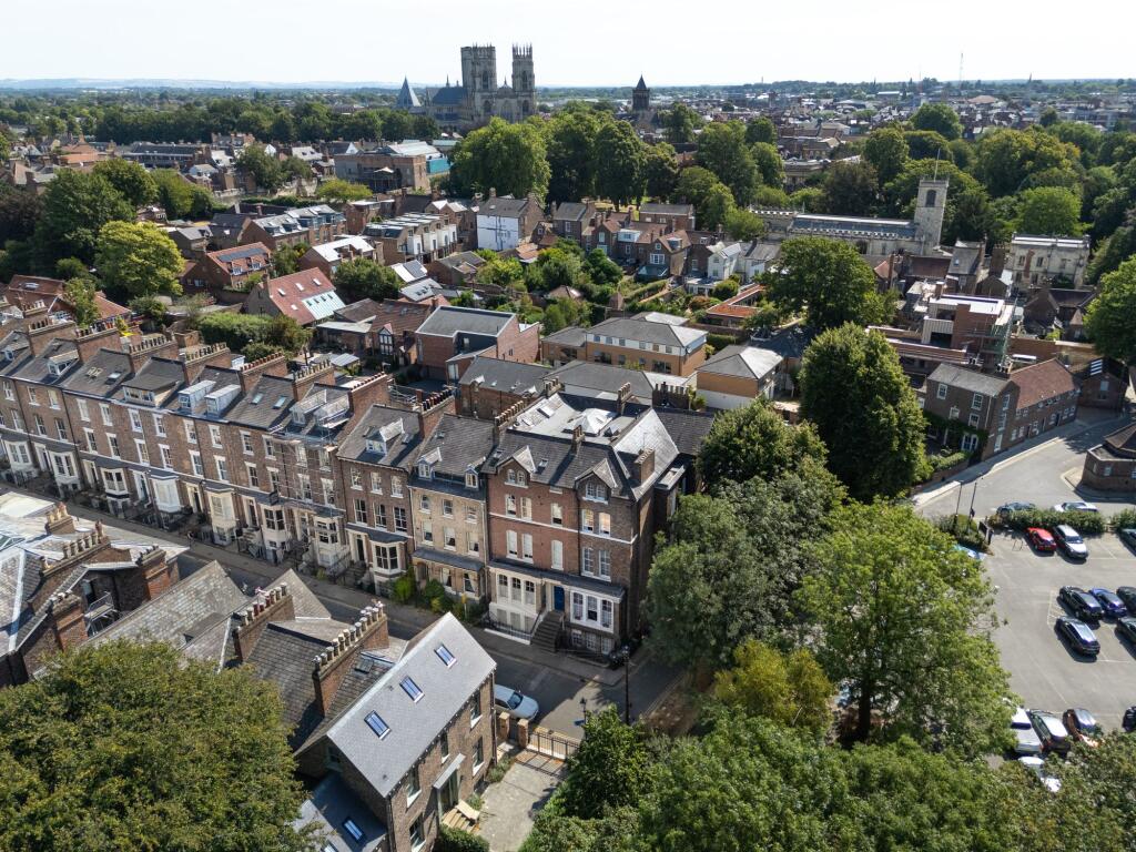 Apartment in York - View 2