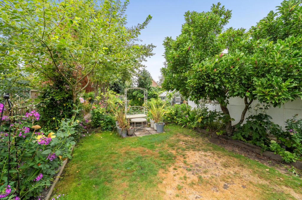 House in Binfield, Bracknell Forest - View 5