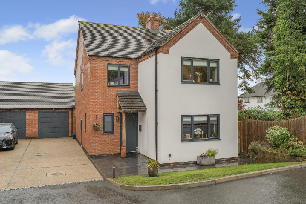 4-bed detached on Old Farm Gardens, Moira, Swadlincote, DE12, £415,000