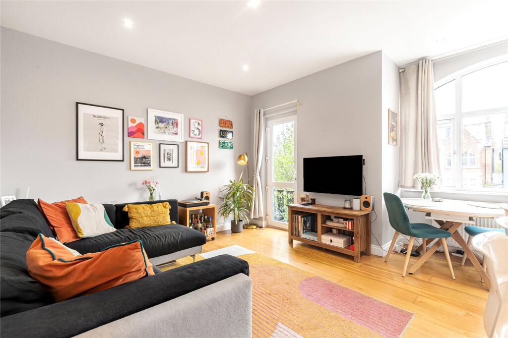 Apartment in London - More