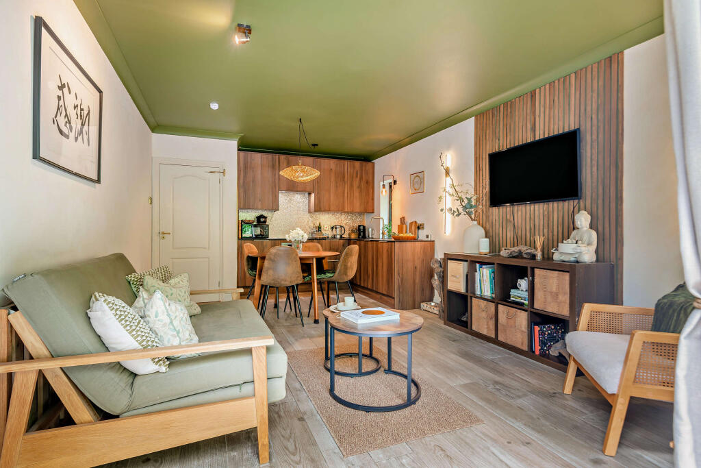 Tylney Wood, Churt Road, Churt, GU10 - View 4