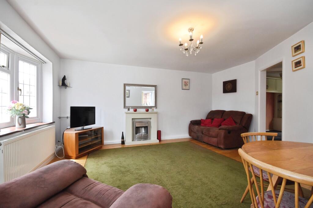 Woodroffe Close, Chelmer Village, Chelmsford - More