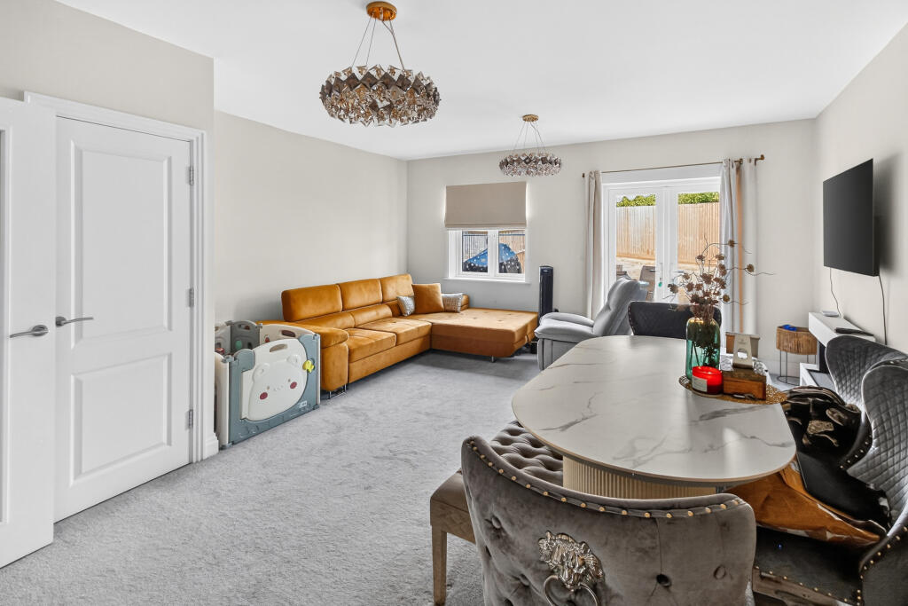 House in Newell Green, Warfield - View 5
