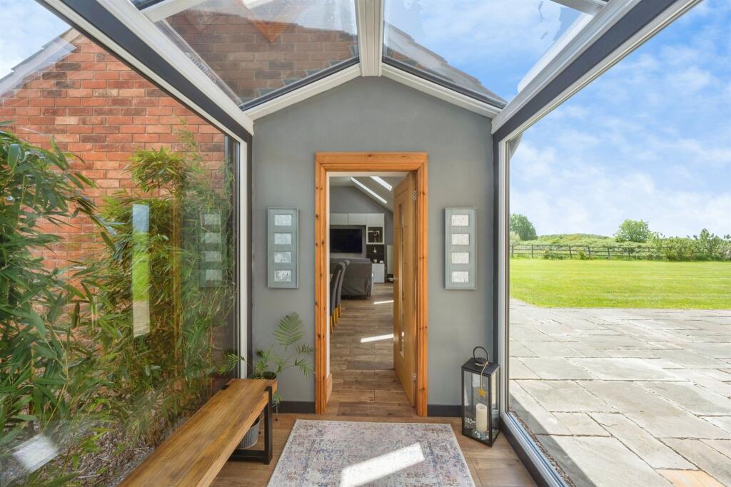 House in Doncaster, Moss - View 5