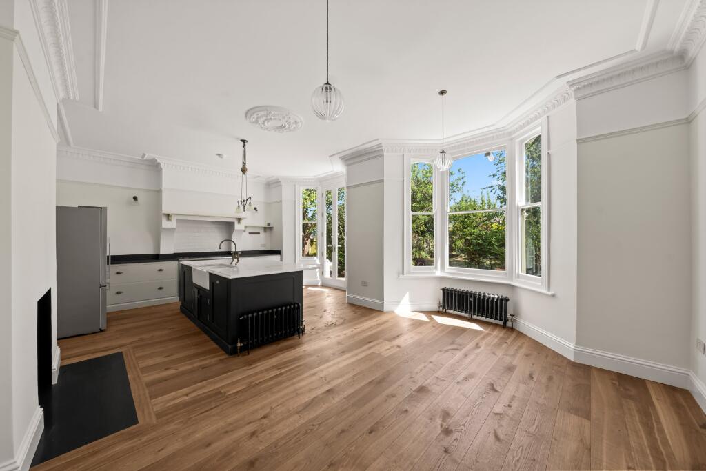 House in Kingston upon Thames - View 4