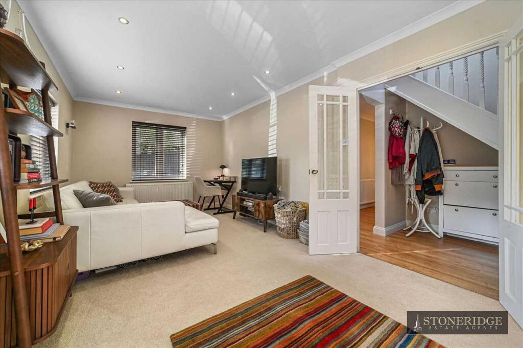 House in Kirby-le-Soken, Frinton and Walton - More