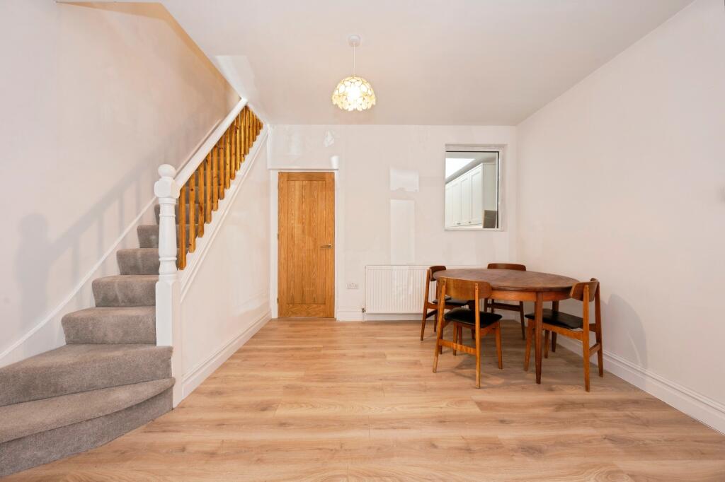 House in Twickenham - View 5