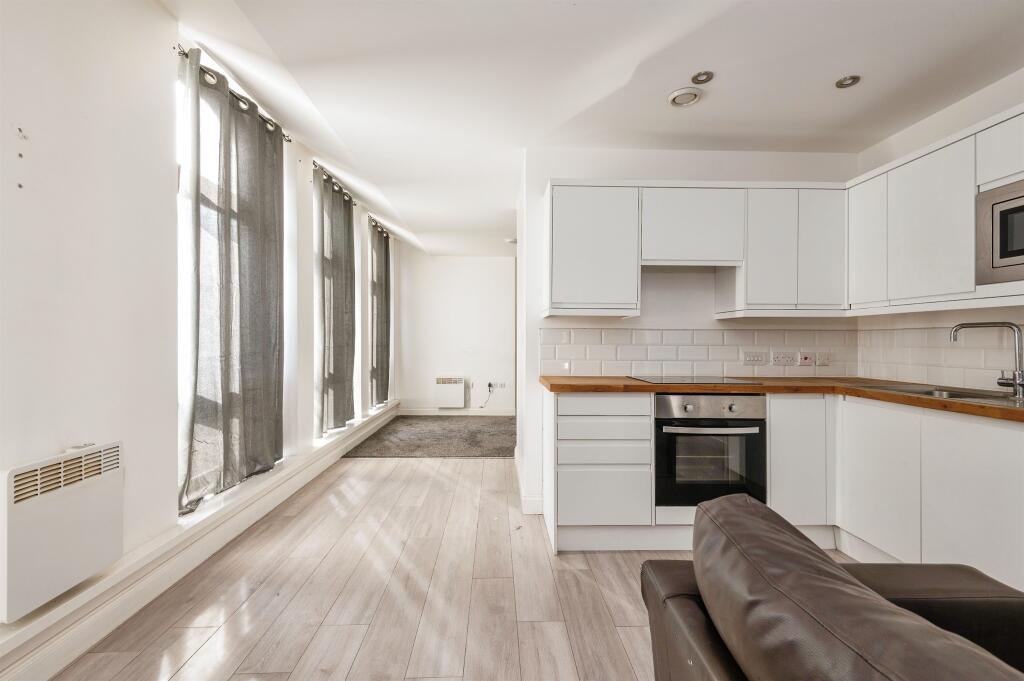 Apartment in Bradford, West Yorkshire - View 4