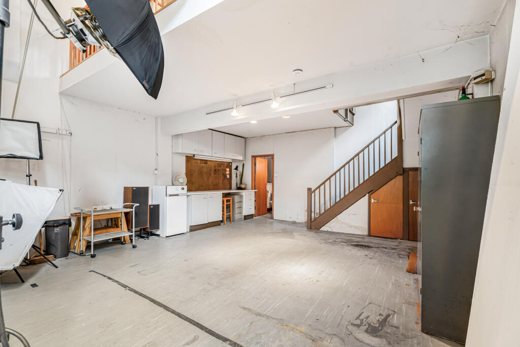 House in London - View 5