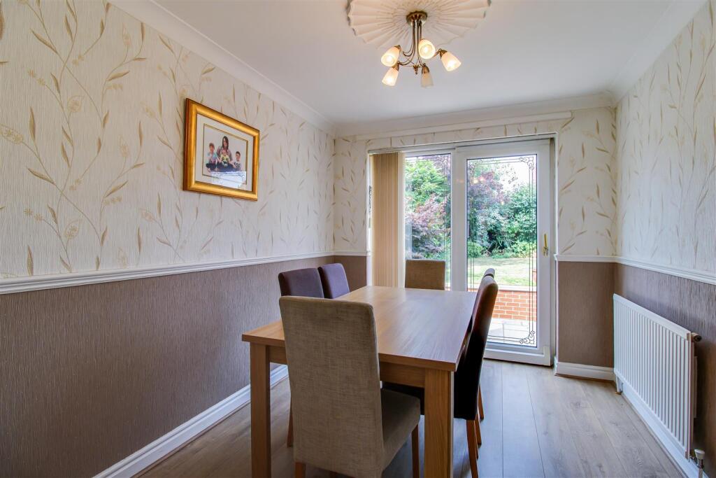 House in Wakefield, Crigglestone - More