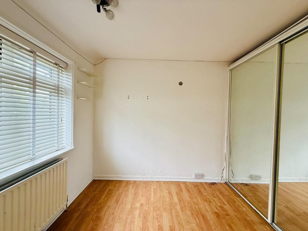 House in Sutton - View 5