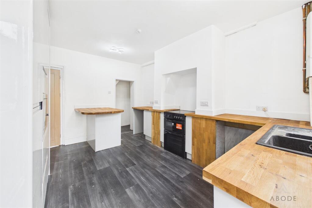 House in Stoke-on-Trent - More