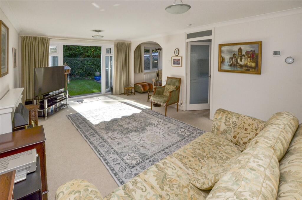 Farm Road, West Moors, Ferndown, Dorset, BH22 photo 2