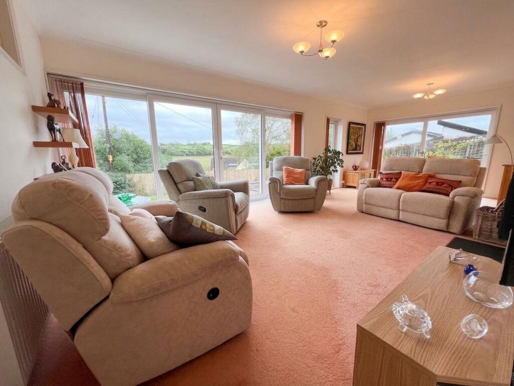 5 Church Hill Close, Llanblethian, Cowbridge CF71 7JH photo 3