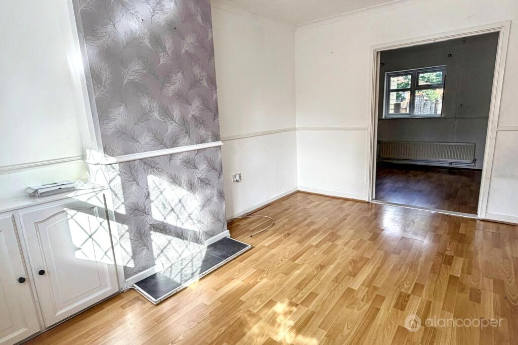 House in Nuneaton and Bedworth, Warwickshire - View 3