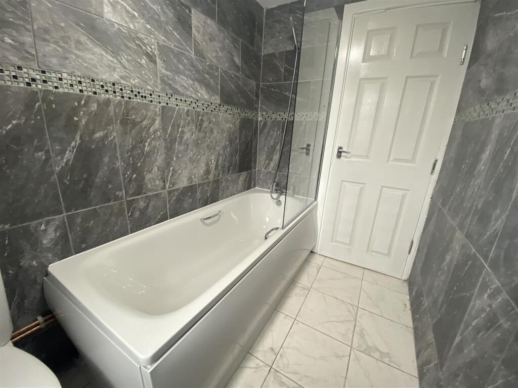 Apartment in Stoke-on-Trent - View 4