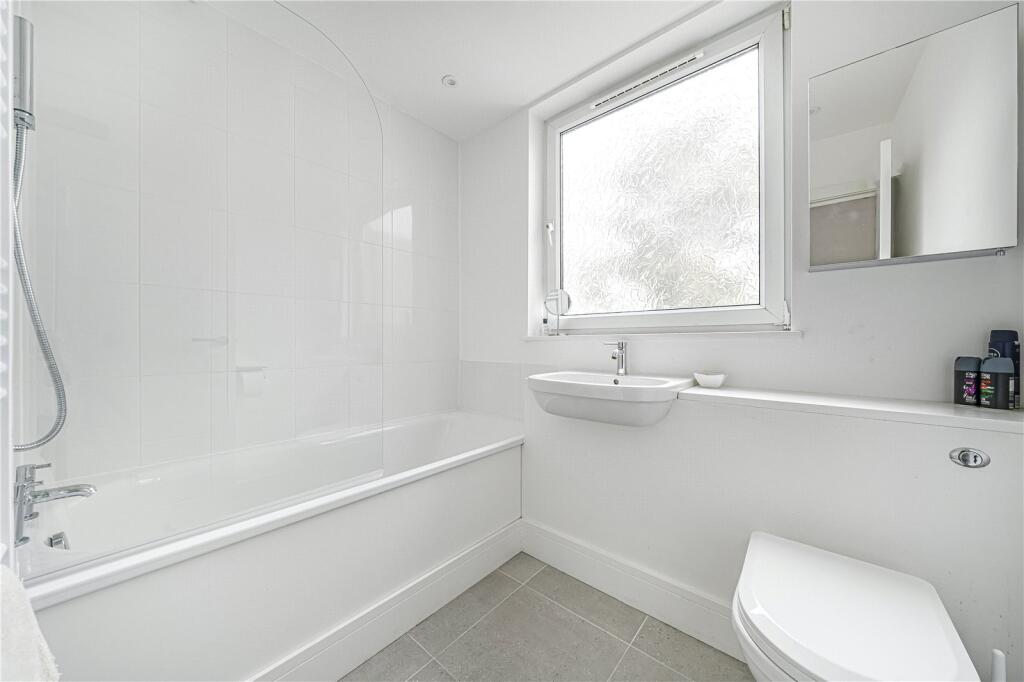 Apartment in London - View 5