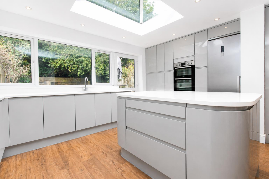 House in Sutton - More