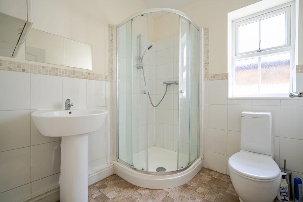 Apartment in Sunninghill - More