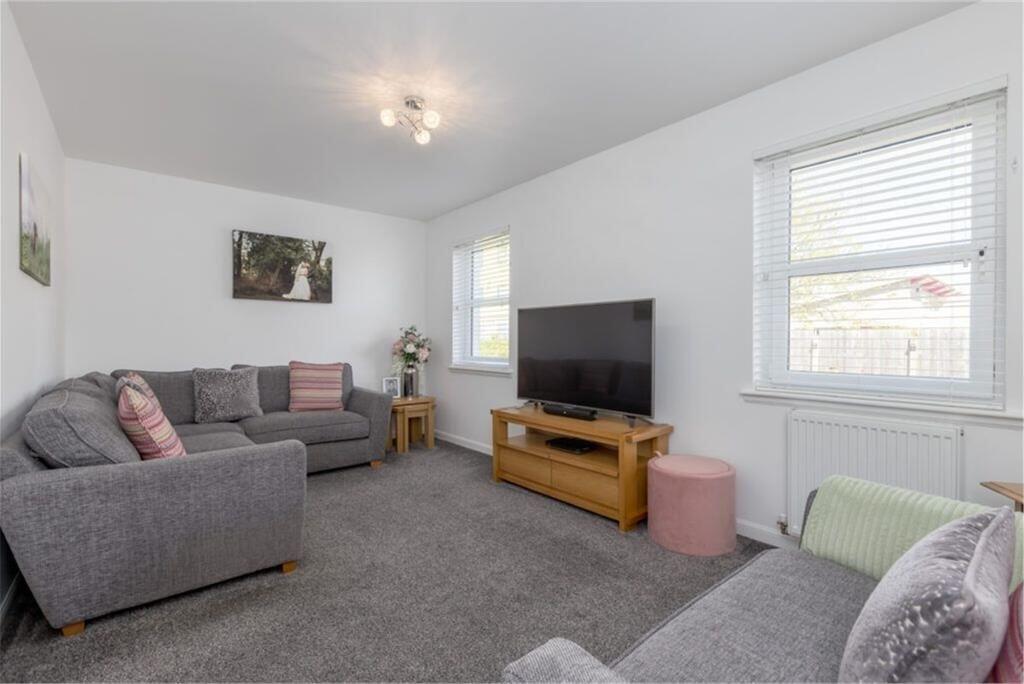 House in Edinburgh, Bughtlin, East Craigs - View 5