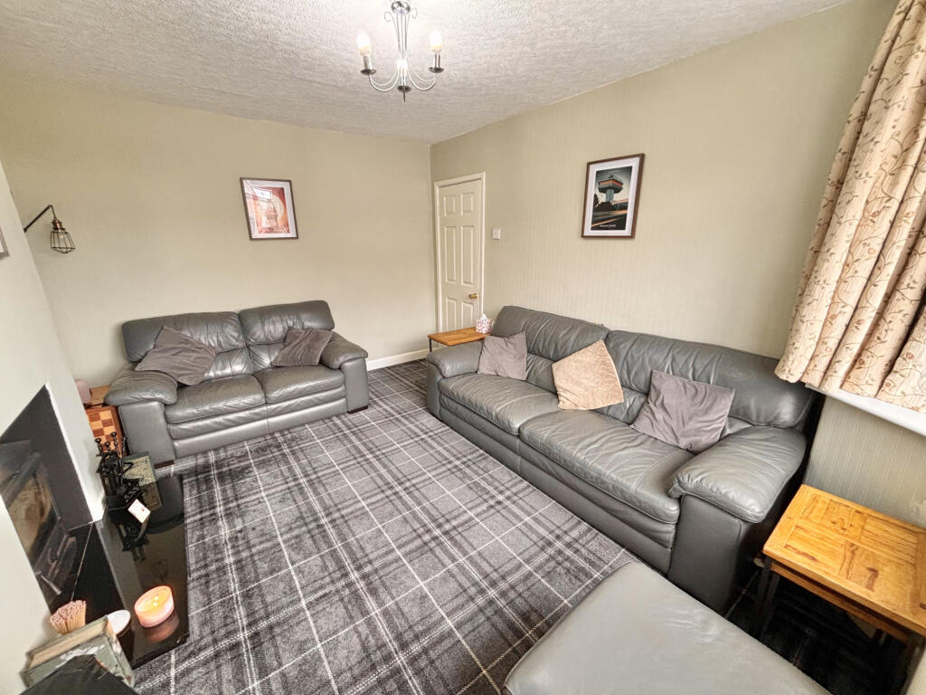 Avenue Road,  Normoss, FY3 photo 3