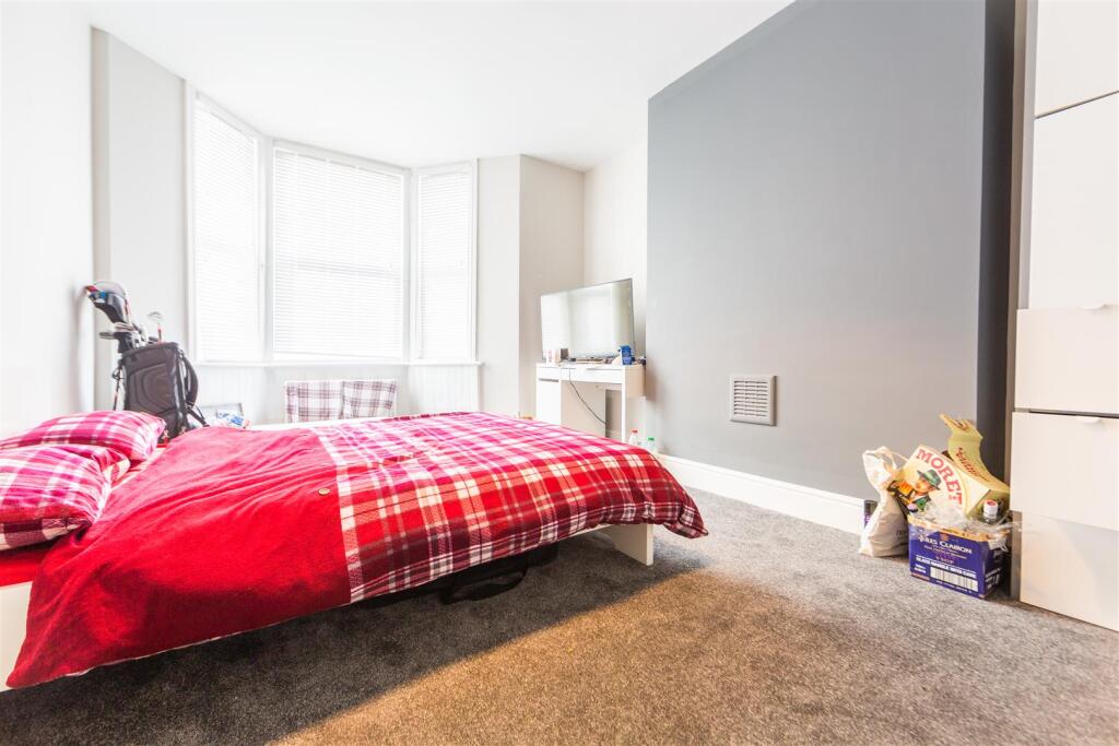 Apartment in Newcastle upon Tyne - View 4
