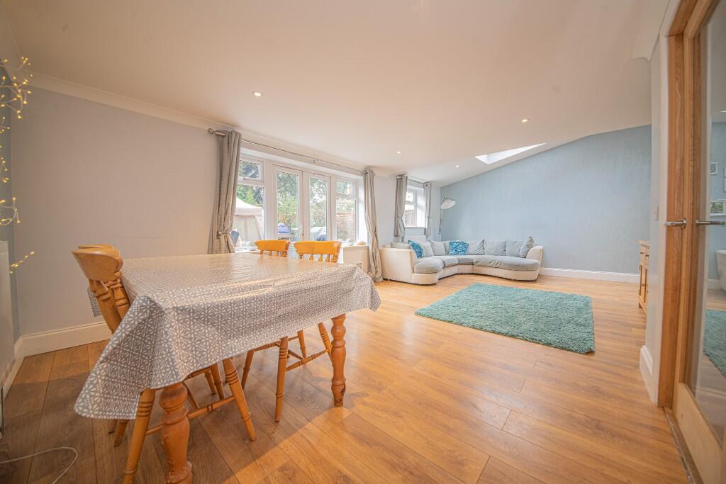 East Drive, Bishopstoke, Eastleigh, SO50 photo 3
