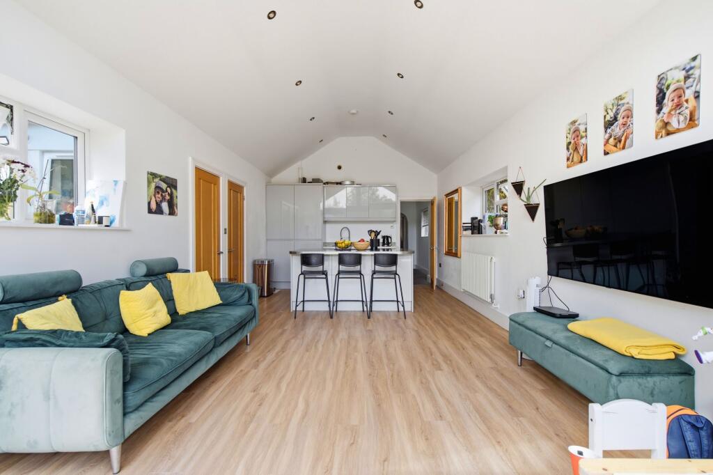House in Slough - View 4