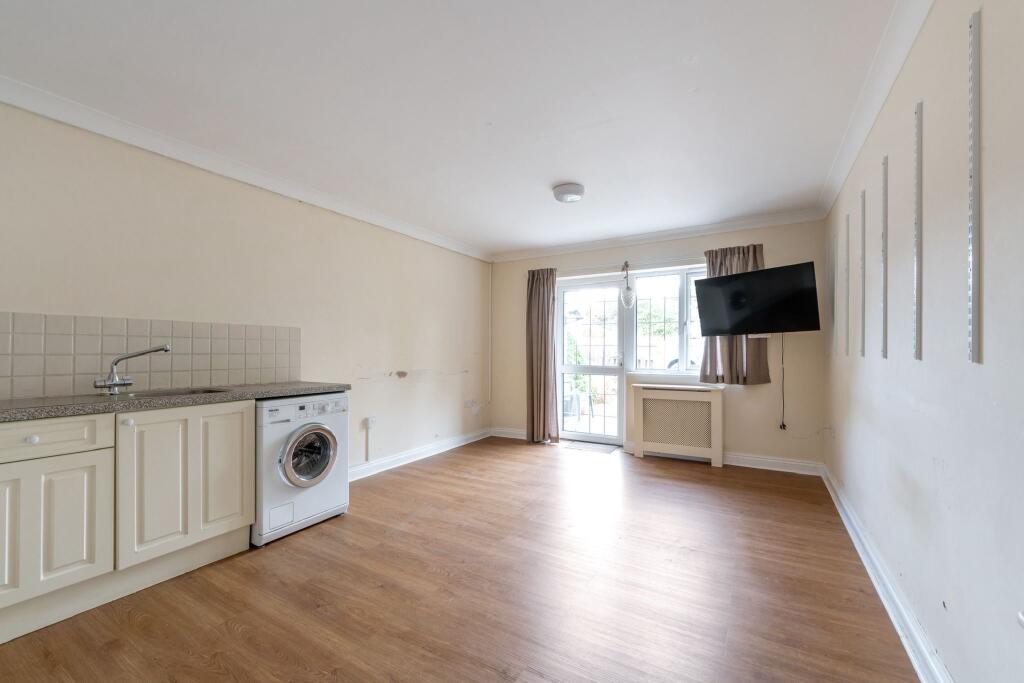 House in Salisbury - View 4