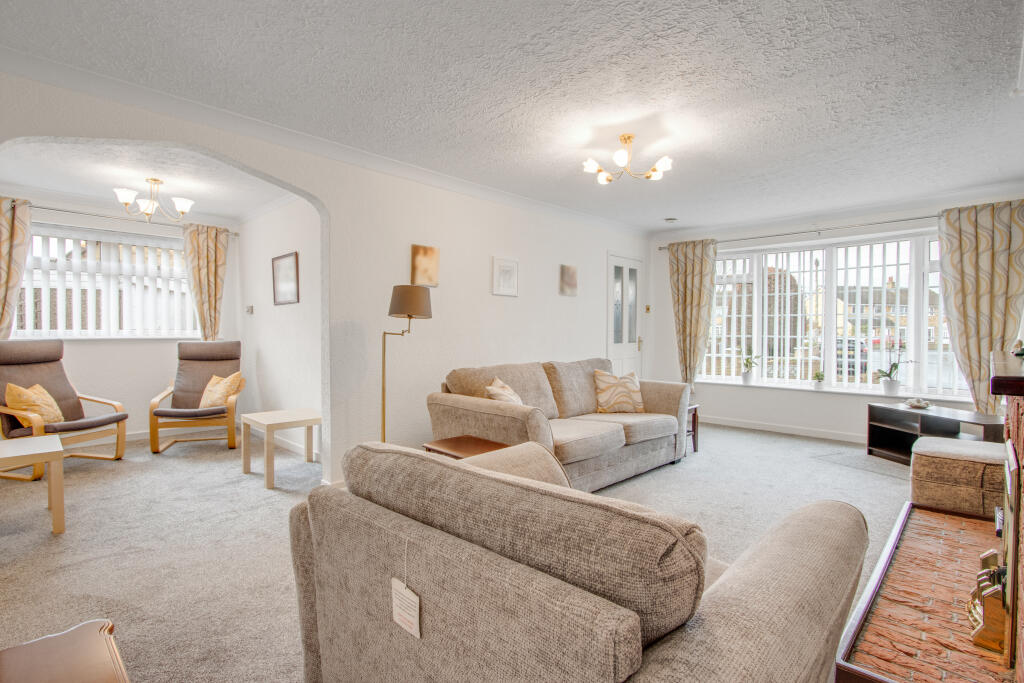Thornleigh Avenue, Wakefield, WF2 photo 2
