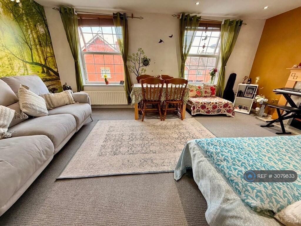 Apartment in Redhill - More