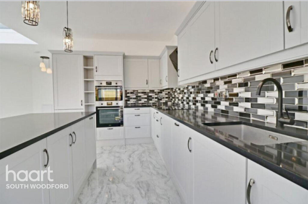 House in Woodford Green, Woodford Bridge - More