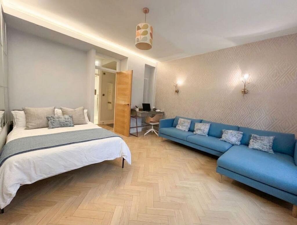 Main image of property: Chiswell Square, London, SE3