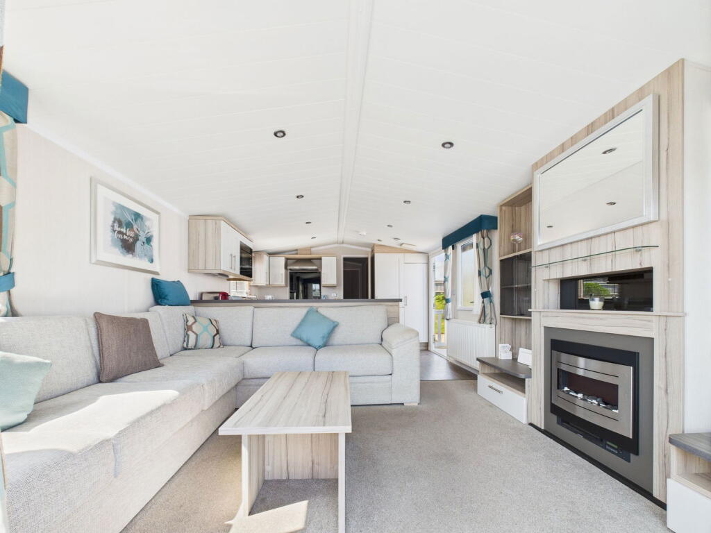 Beach Park, 70a Brighton Road, Lancing, BN15 8LW photo 4