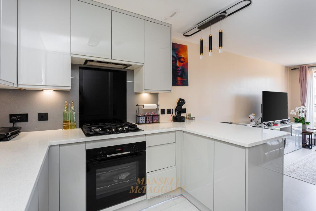 Commonwealth Drive, Finlay Court, RH10 - View 5