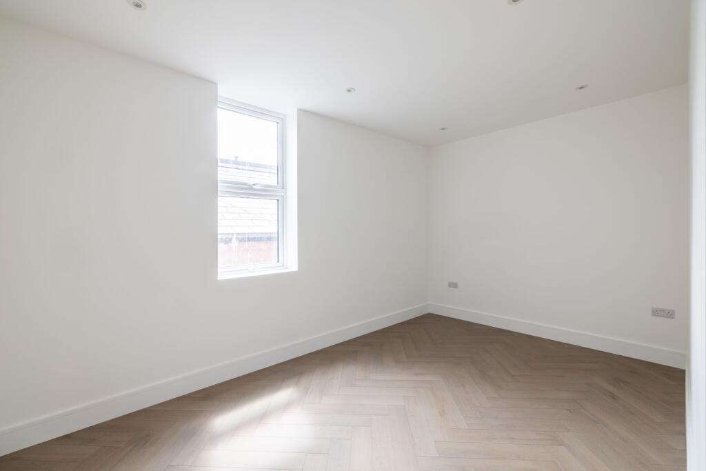 Main image of property: 252A High Street, Croydon, CR0