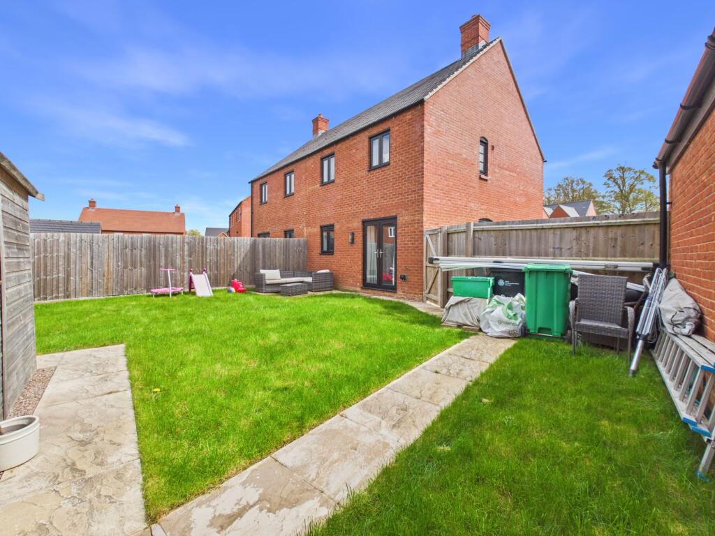 House in Towcester, West Northamptonshire - View 2