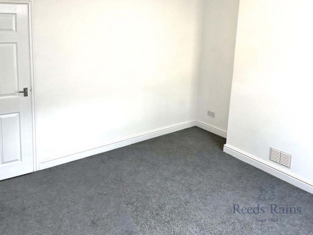 House in Stoke-on-Trent, Shelton - View 4