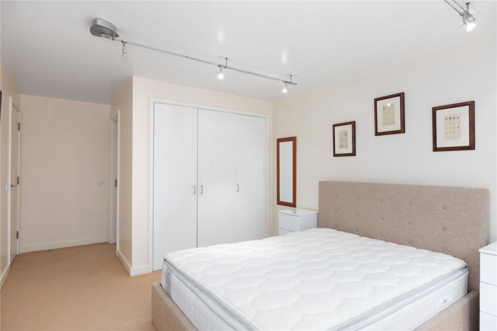 Apartment in London - View 5