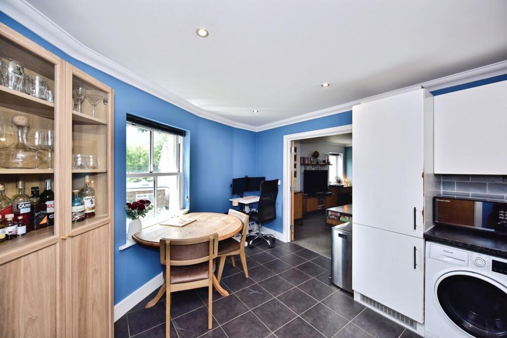 Bailies Court, Ashford Road, Harrietsham, Maidstone, ME17 - View 5