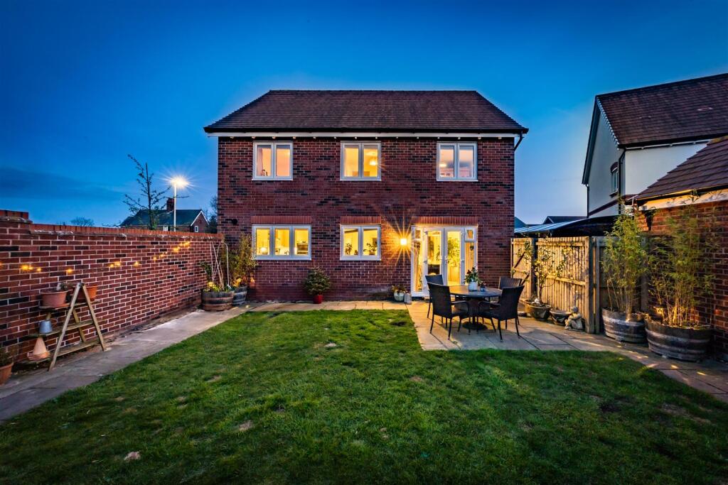 35 Ravencroft Street, Moulton, CW9 8SN photo 2