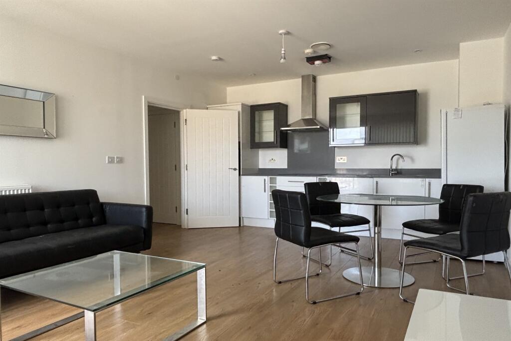 Apartment in Slough - View 5